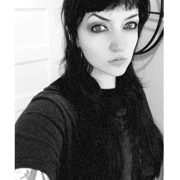 Meet your Posher, Isabel - Picture 2 of 5